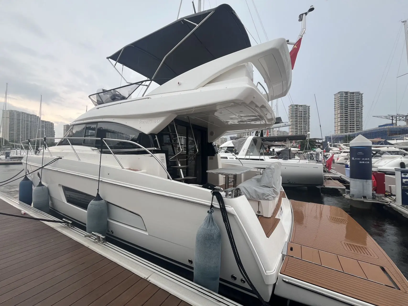 Bavaria Virtess 420 Flybridge Yacht