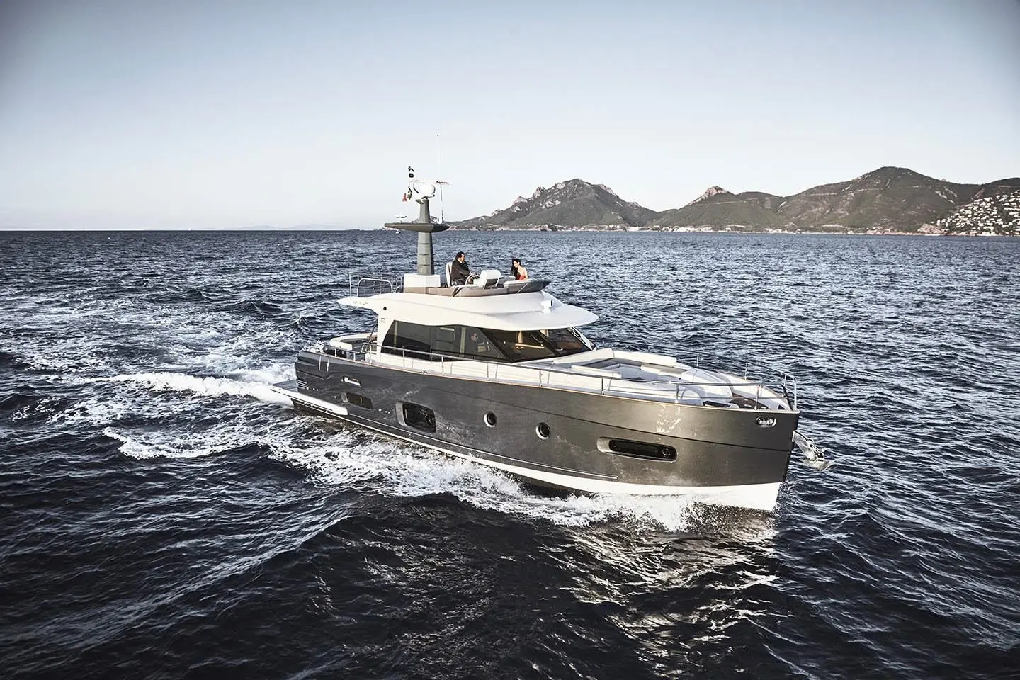 Azimut Magellano 53