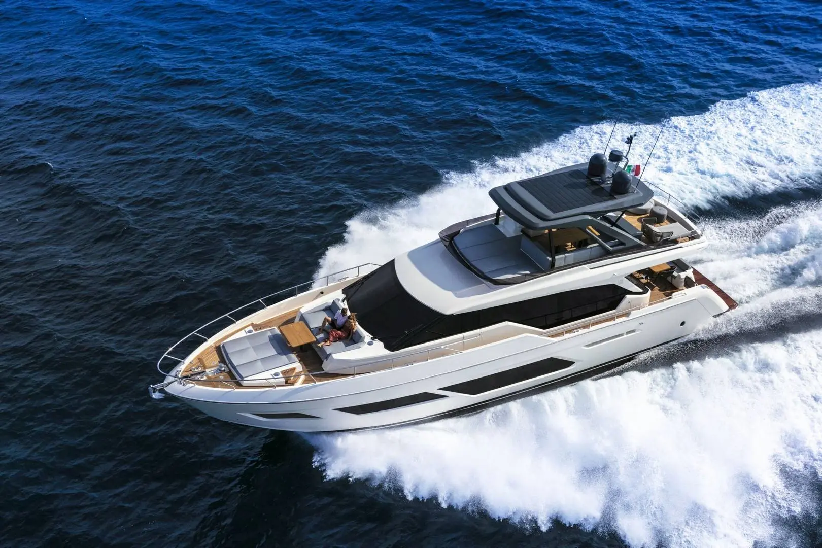 Ferretti 720 1400