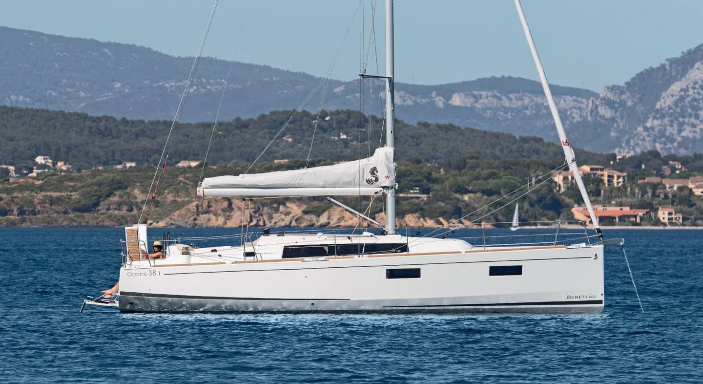 Beneteau Oceanis 38 1