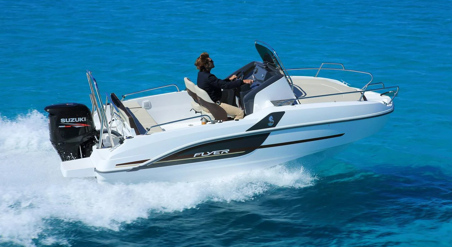 The Beneteau Flyer 5 5 Sun deck